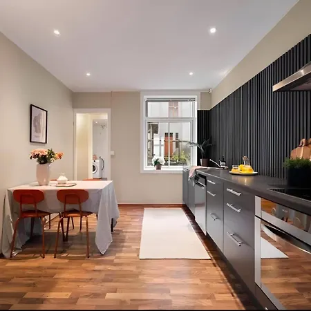 Διαμέρισμα Charming Townhouse *